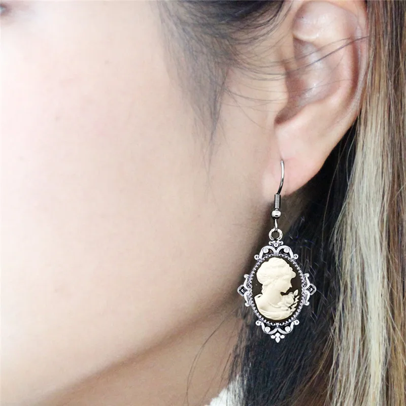 Vintage Look Lady Queen Cameo  - đánh giá và giá Resin Art Ring